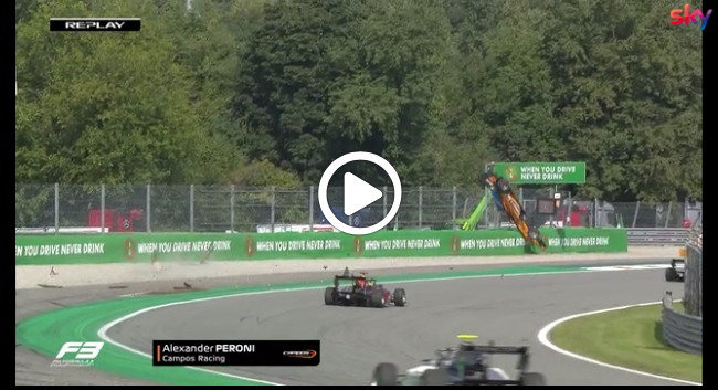 F3 | Spavento a Monza: Peroni decolla alla Parabolica e impatta contro le recinzioni esterne [VIDEO]