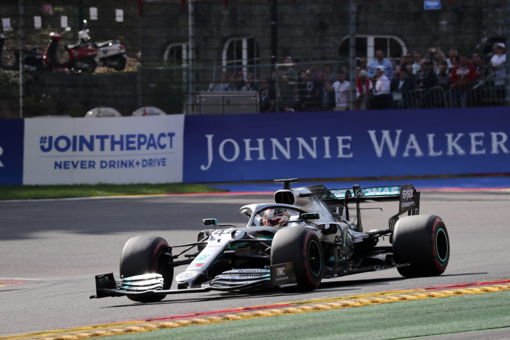F1 | Mercedes, Hamilton: “Gara molto difficile, forse con qualche giro in più…” [VIDEO]