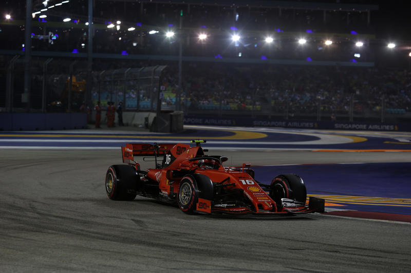 F1 | GP Singapore: pole mostruosa di Leclerc!