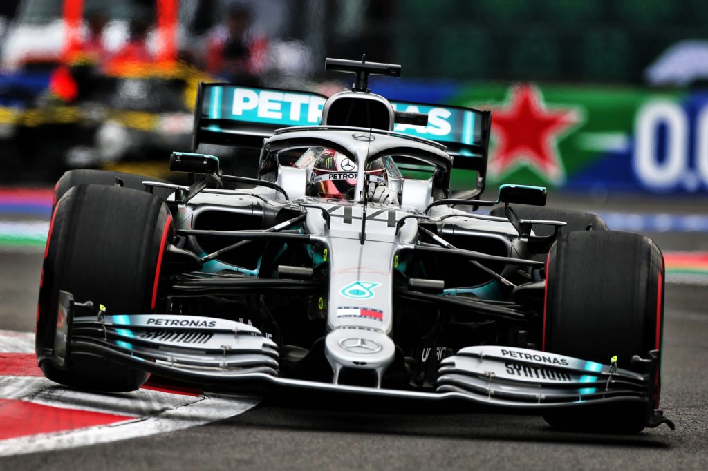 F1 | Mercedes, Hamilton: “Non sono riuscito a completare nemmeno un giro pulito”