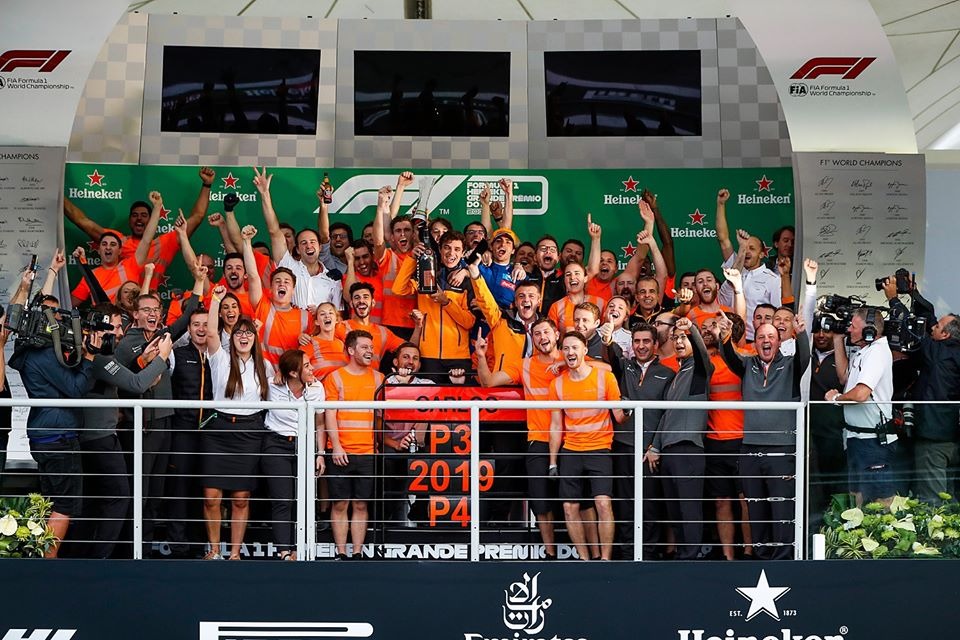 F1 | McLaren, Sainz conquista il primo podio in carriera: “Bello festeggiarlo con tutto il team”