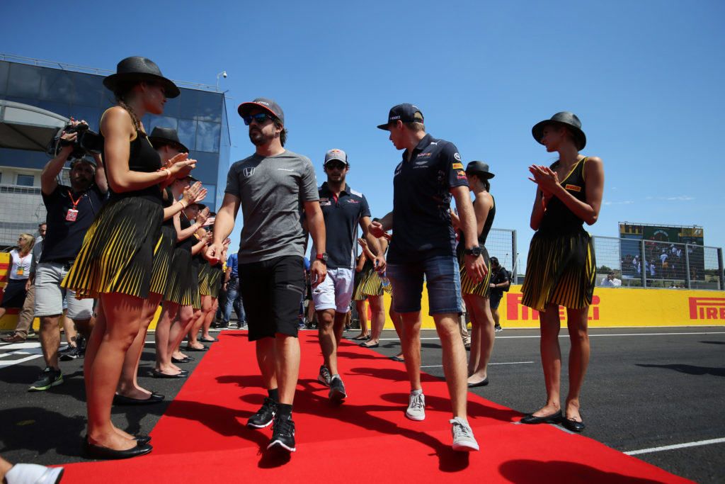 F1 | Alonso promuove Verstappen: “Mi piace seguire le sue gare”