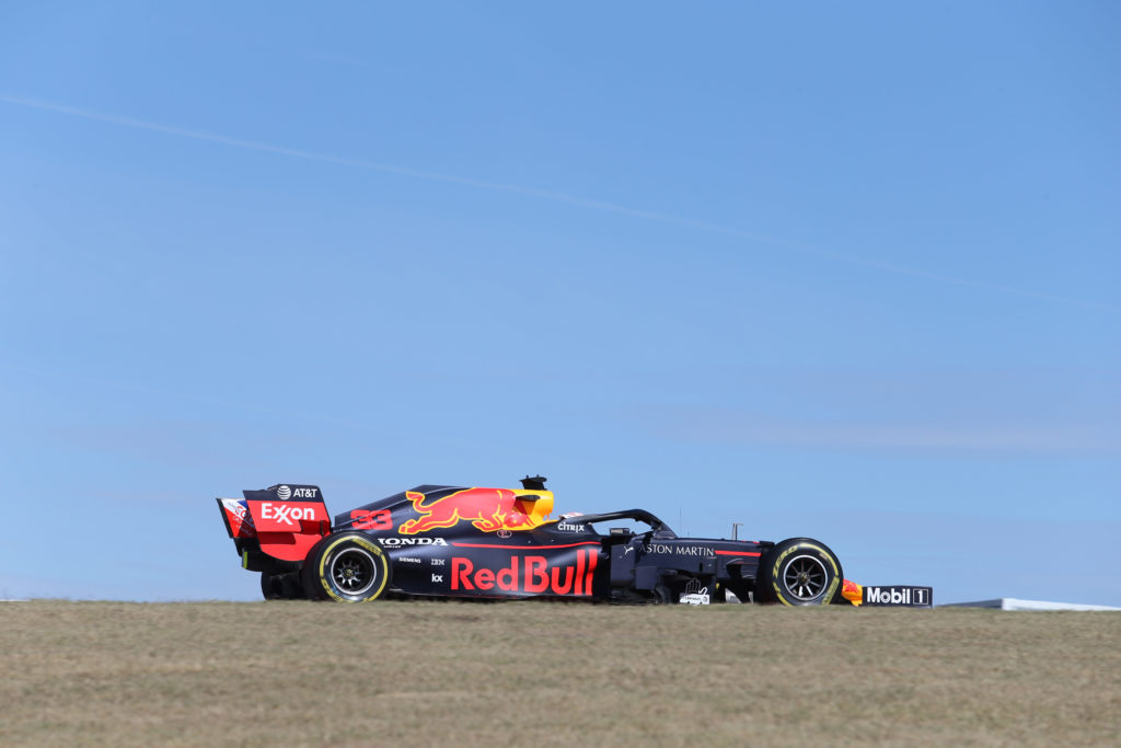 Formula 1 | Red Bull, Verstappen tende la mano a Hamilton: “Lo rispetto”
