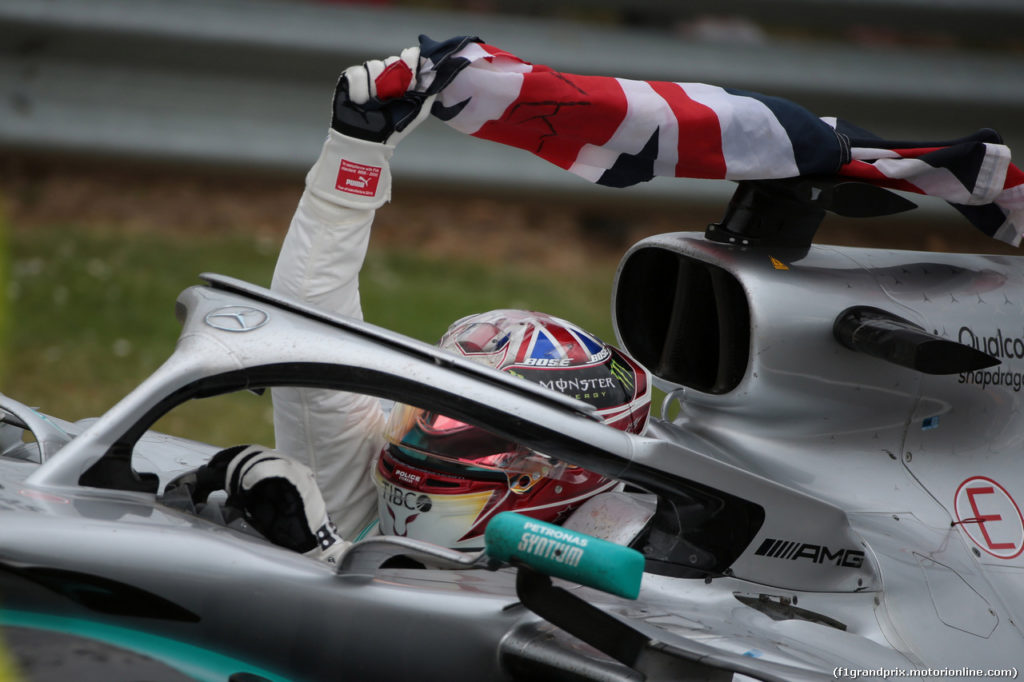 F1 | Hamilton guarda al futuro: “Spero nell’arrivo di una donna in Formula 1”