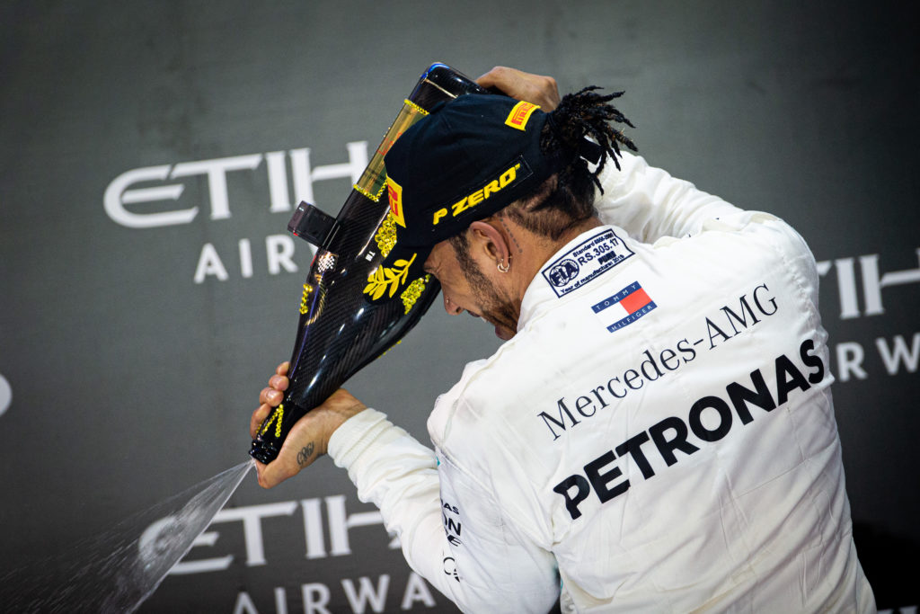 F1 | Hamilton attacca la stampa: “Io e Toto Wolff non abbiamo ancora parlato del rinnovo”