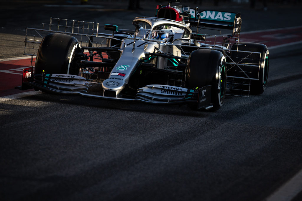 Test Formula 1 | Bottas comanda la mattina, Vettel indisposto