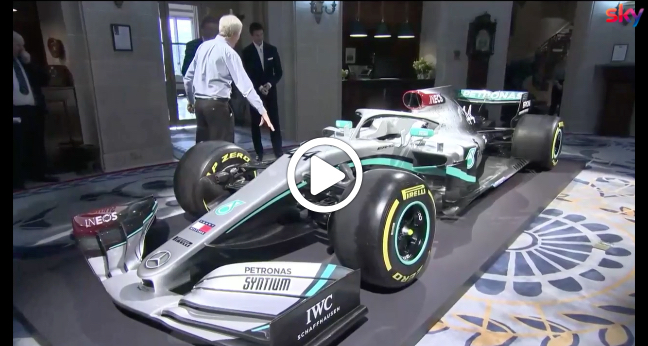 F1 | Nuova Mercedes W11: svelata a Londra la livrea col nuovo partner Ineos [VIDEO]