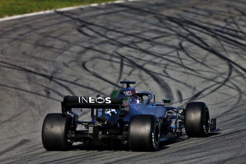 F1 | Red Bull all’attacco: dubbi sulle prese d’aria dei freni posteriori Mercedes