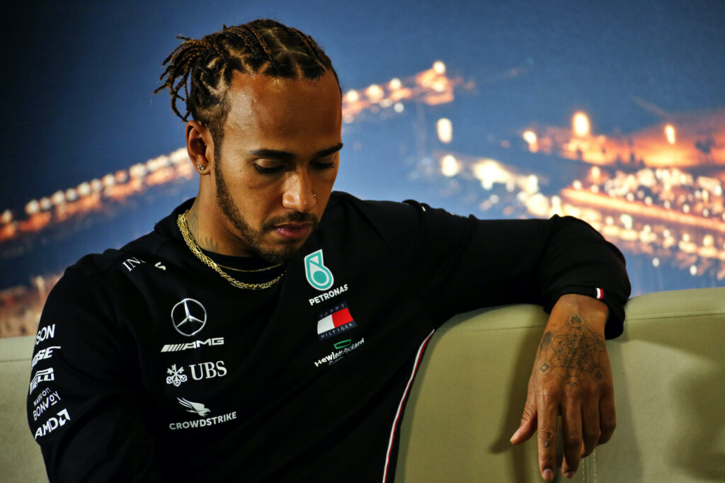 F1 | Lewis Hamilton contro Marko: “Helmut, sono sinceramente offeso”