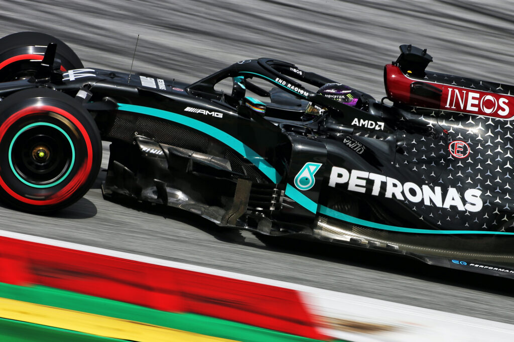 F1 | Mercedes, Lewis Hamilton: “Buono sviluppo della macchina, ma aspettiamo le qualifiche”