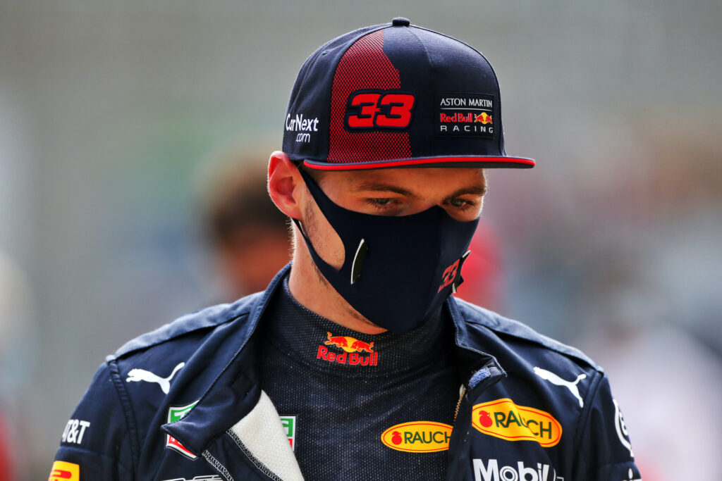 F1 | Red Bull, Max Verstappen partirà con le hard: “Sicuro della mia scelta, strategia diversa dal resto della top 10”