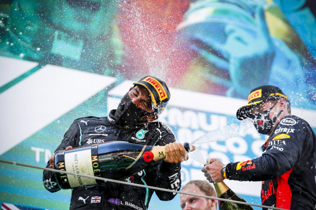 F1 | Hamilton ringrazia la Mercedes: “Stanno facendo un lavoro spettacolare”