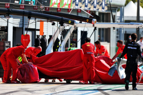F1 | Ferrari, Charles Leclerc a muro: “Purtroppo, in questo momento, le cose vanno così”