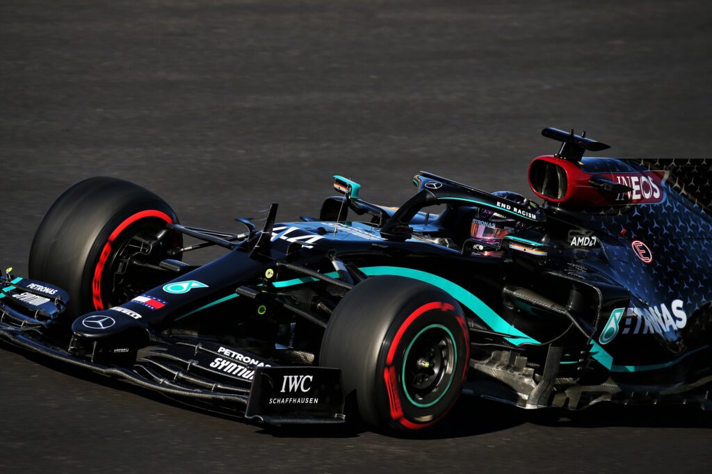 F1 | Mercedes, Hamilton in pole a Portimao: “Abbiamo una gran macchina”