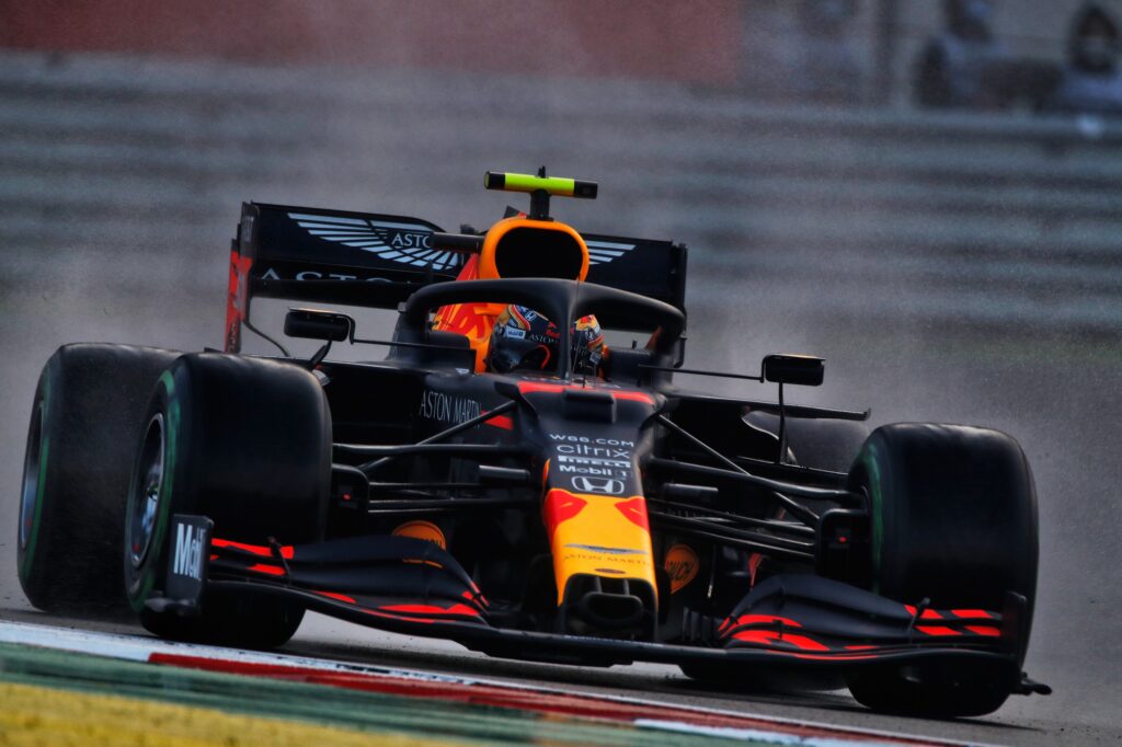 F1 | Red Bull, Albon in seconda fila: “Le Racing Point sono sbucate dal nulla”