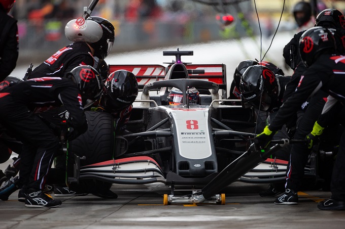 F1 | Haas, Grosjean: “Il circuito del Bahrain ha un asfalto abrasivo, la strategia avrà un ruolo fondamentale”