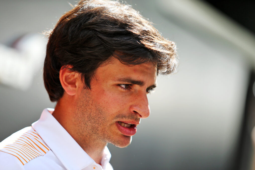 F1 | Sainz deluso per l’assenza nel test di Abu Dhabi alla guida della Ferrari: “Non mi sembra giusto”