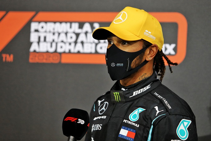 F1 | Mercedes, Hamilton sul rinnovo: “Toto Wolff e io dovremmo iniziare a discuterne nei prossimi giorni”