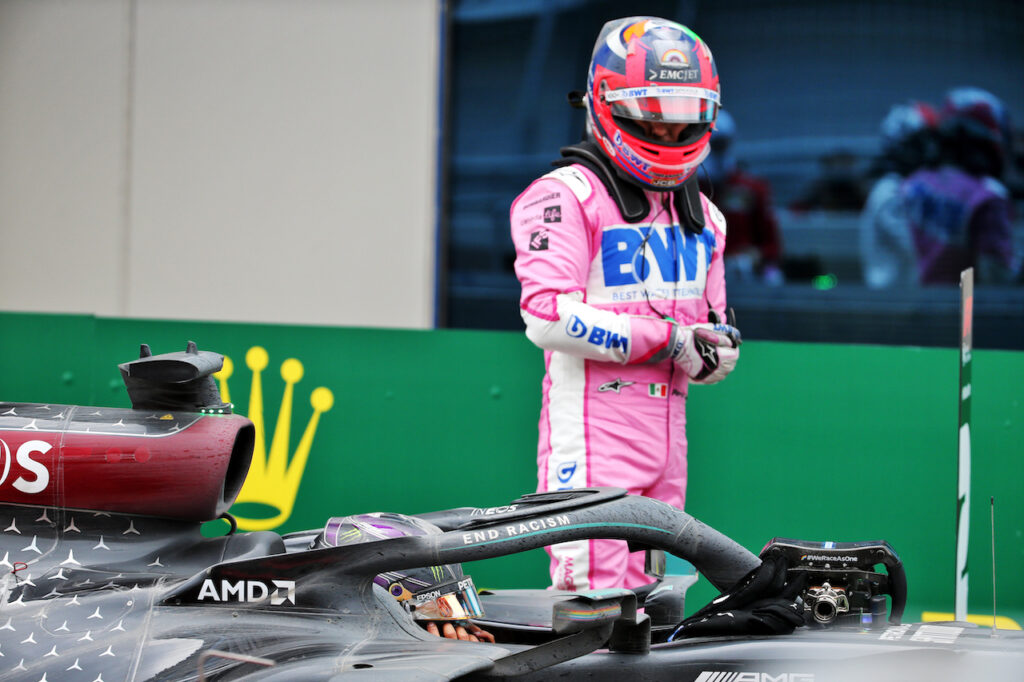 F1 | Hamilton curioso di vedere la “nuova” Red Bull: “Perez renderà la squadra più forte”