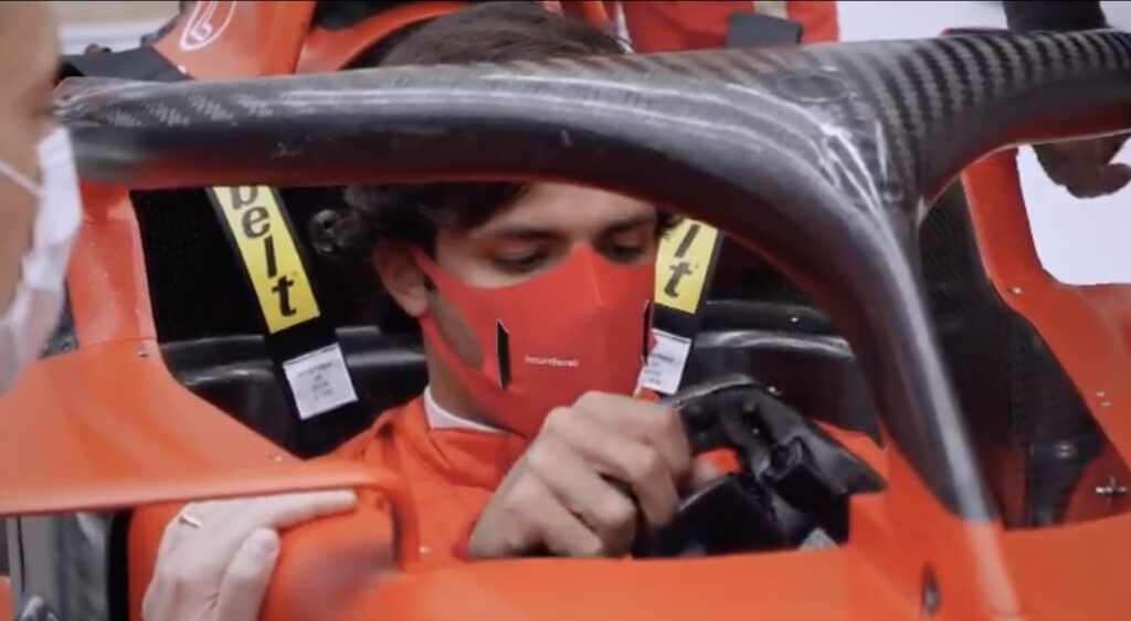 F1 | Sainz in Ferrari, il “dietro le quinte” della prima giornata a Maranello [VIDEO]