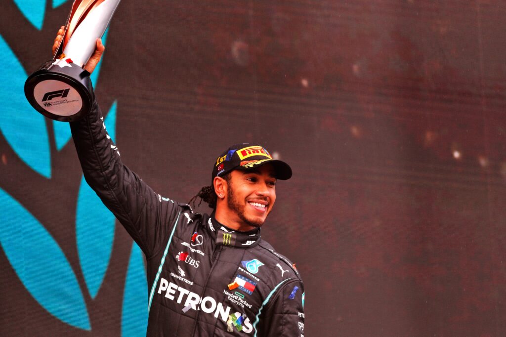 F1 | Mercedes, ufficiale il rinnovo di Lewis Hamilton