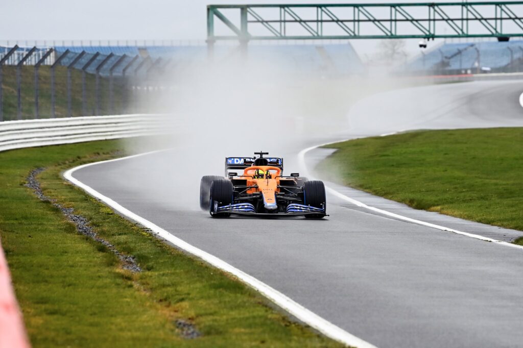 Formula 1 | McLaren, primi chilometri a Silverstone per la MCL35M [FOTO e VIDEO]