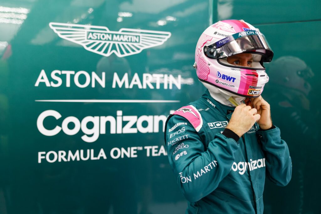 F1 | Aston Martin, Vettel conserverà la livrea bianco-rosa per il casco 2021