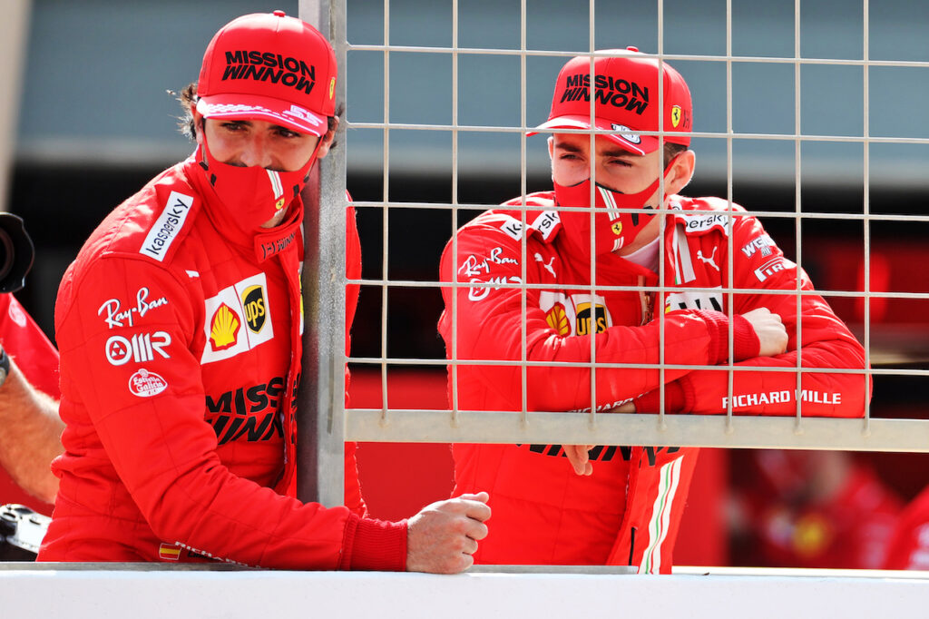 F1 | Ferrari, Leclerc loda il compagno di squadra: “Sainz diventerà sempre più forte”