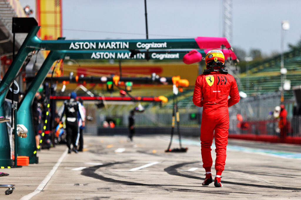 F1 | Ferrari, Carlos Sainz fuori dal Q3: “Mi manca un po’ di esperienza con la vettura”