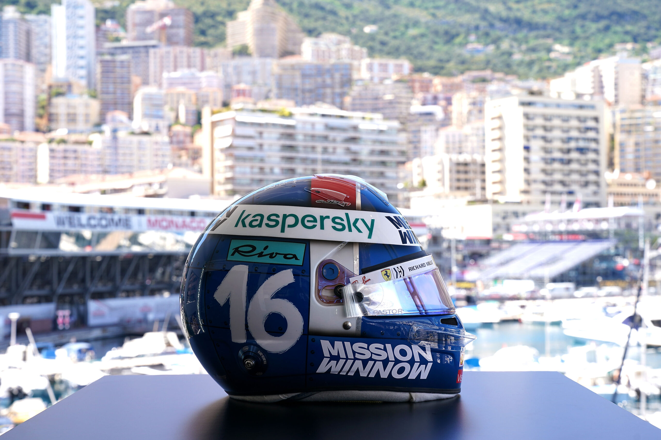 F1 | GP Monaco, il casco di Charles Leclerc per la gara nel Principato