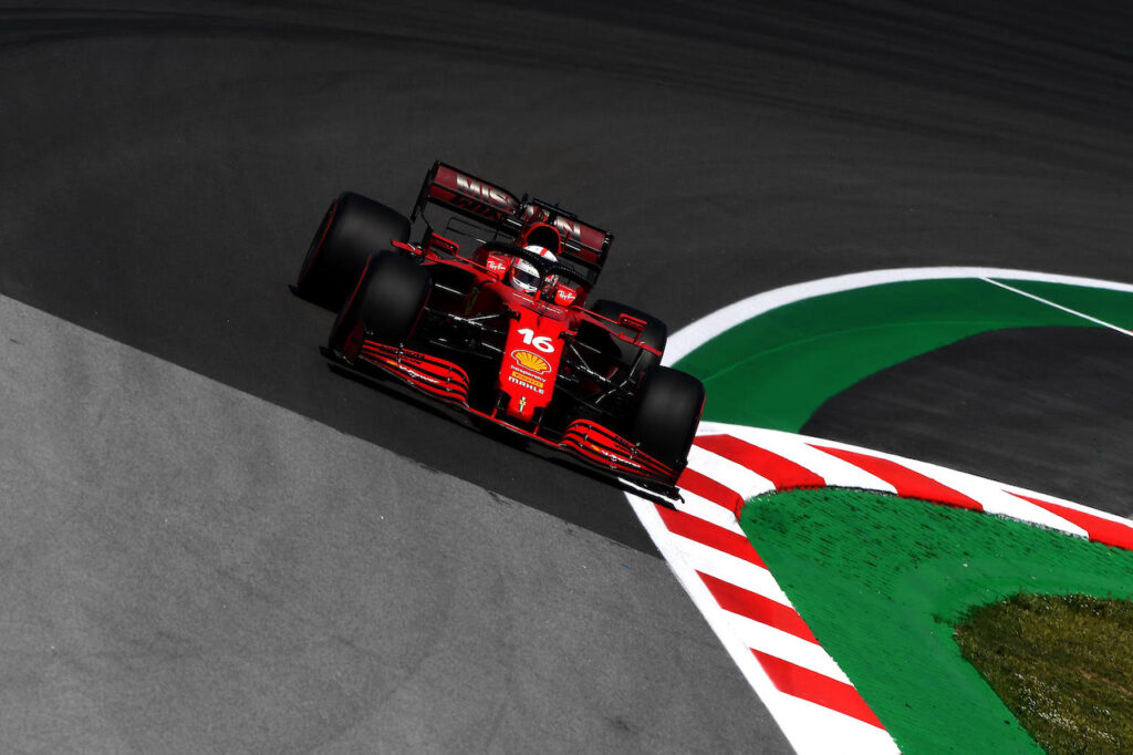 F1 | Ferrari, terzo e ottavo tempo per Leclerc e Sainz nelle FP2 a Barcellona