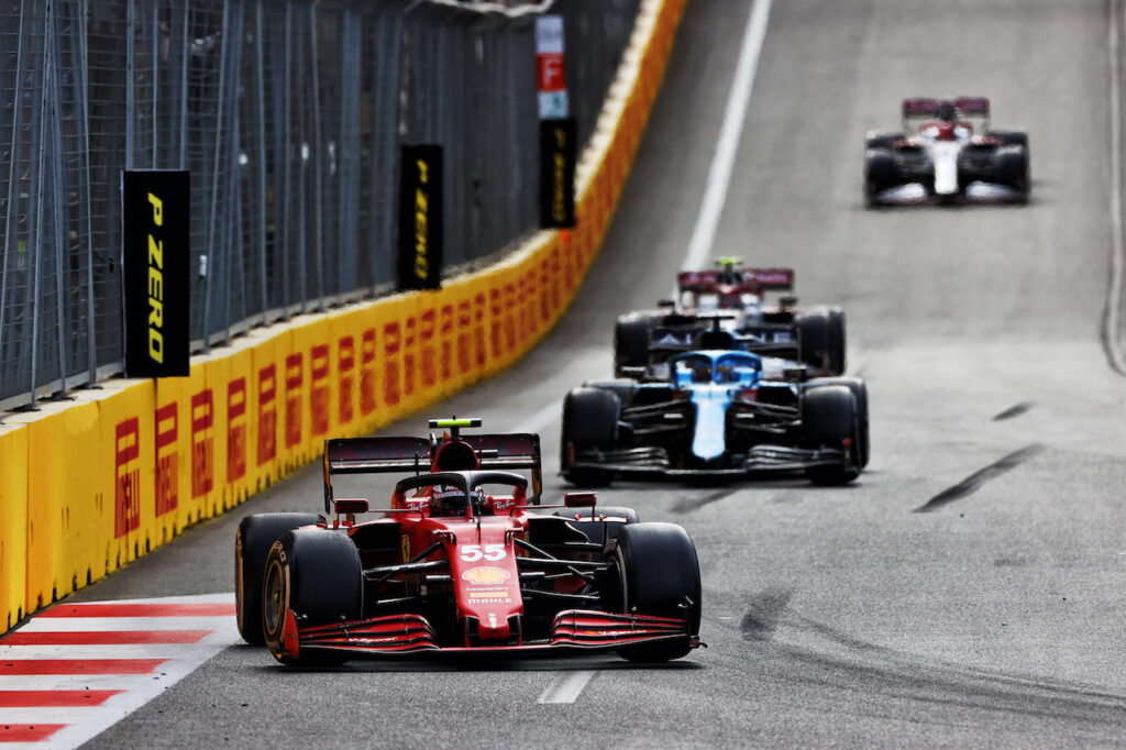 F1 | Sainz lascia Baku guardando gli aspetti positivi: “Il ritmo è stato forte per tutto il fine settimana”