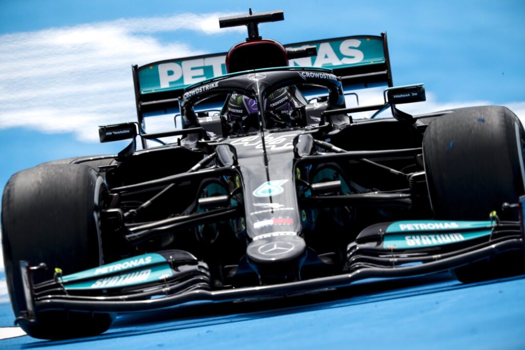 F1 | Mercedes, Hamilton: “Gara solitaria, la Red Bull ha una velocità incredibile”
