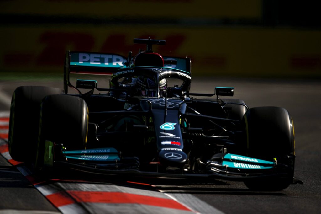 F1 | Qualifiche Baku, Hamilton 2° e soddisfatto: “Sono fiero del lavoro del team”