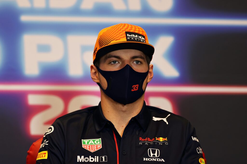 F1 | Verstappen sui giochetti mentali di Hamilton: “Tra me e lui profondo rispetto”