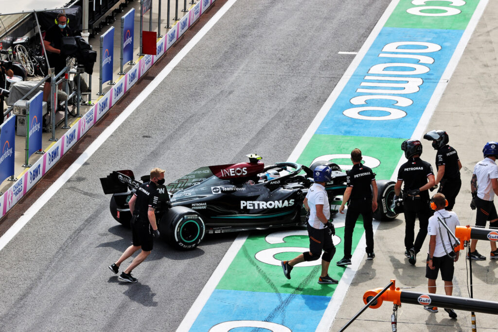 F1 | Mercedes, Valtteri Bottas si gioca la pole, penalizzato