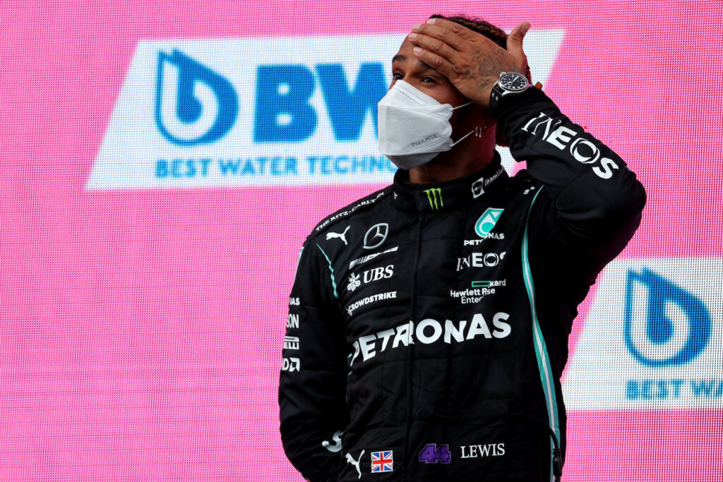 F1 | Mercedes, Lewis Hamilton ammette: “Sono troppo veloci”