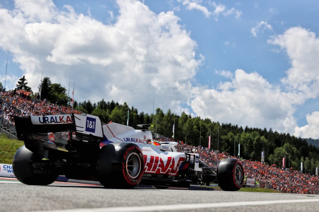 F1 | Le due Haas in ultima fila, Mazepin prende mezzo secondo da Schumacher