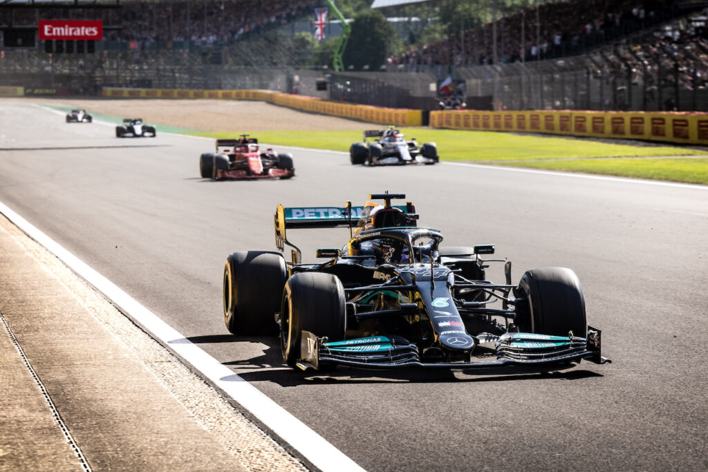 F1 | Ecclestone: “Hamilton meritava 30″ di penalità”