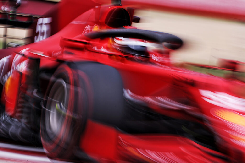 F1 | Ferrari, Sainz: “Abbiamo priorità più alte rispetto alla battaglia con McLaren nei costruttori”