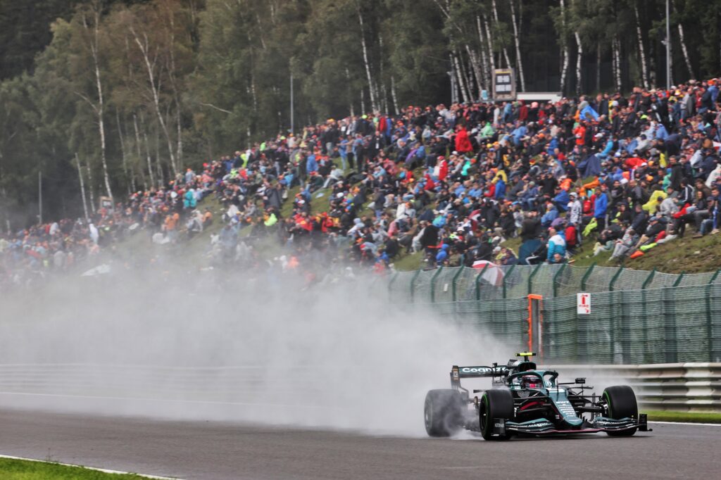 F1 | Aston Martin, Vettel: “La FIA ha dovuto prendere decisioni difficili”