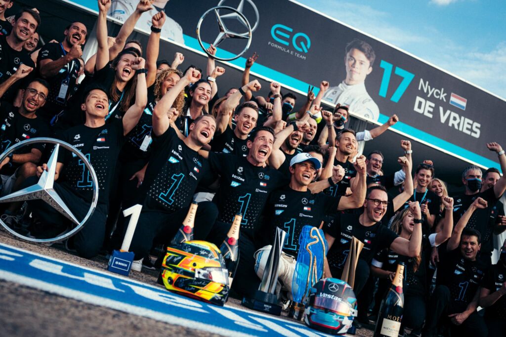 Formula 1 | De Vries e il sogno Williams: “La vittoria può aprire tante porte”