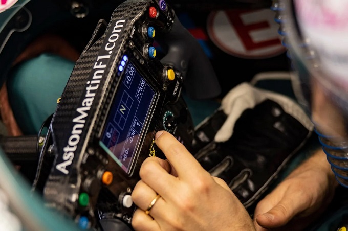 F1 | Come Sebastian Vettel ha rivoluzionato il volante della Aston Martin