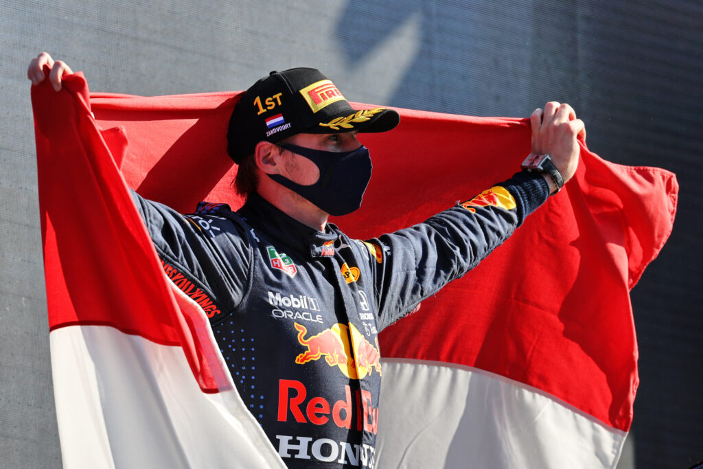 F1 | Red Bull, Max Verstappen vince a casa sua: “Non ho mai provato nulla di simile”