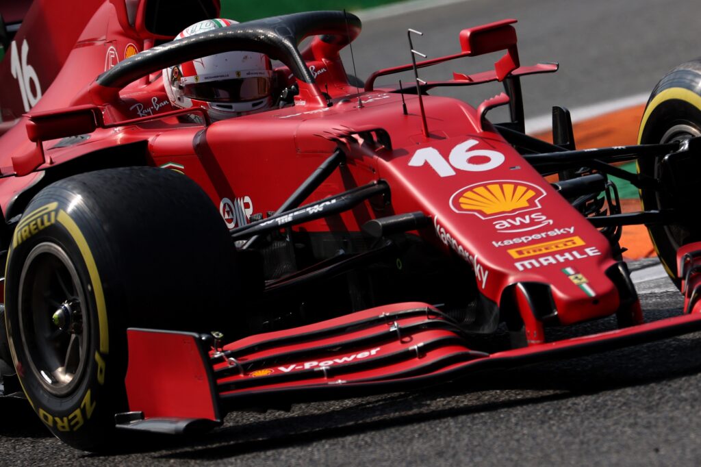 F1  Ferrari, Leclerc: “Sarà fondamentale la gestione delle gomme nei primi  giri”