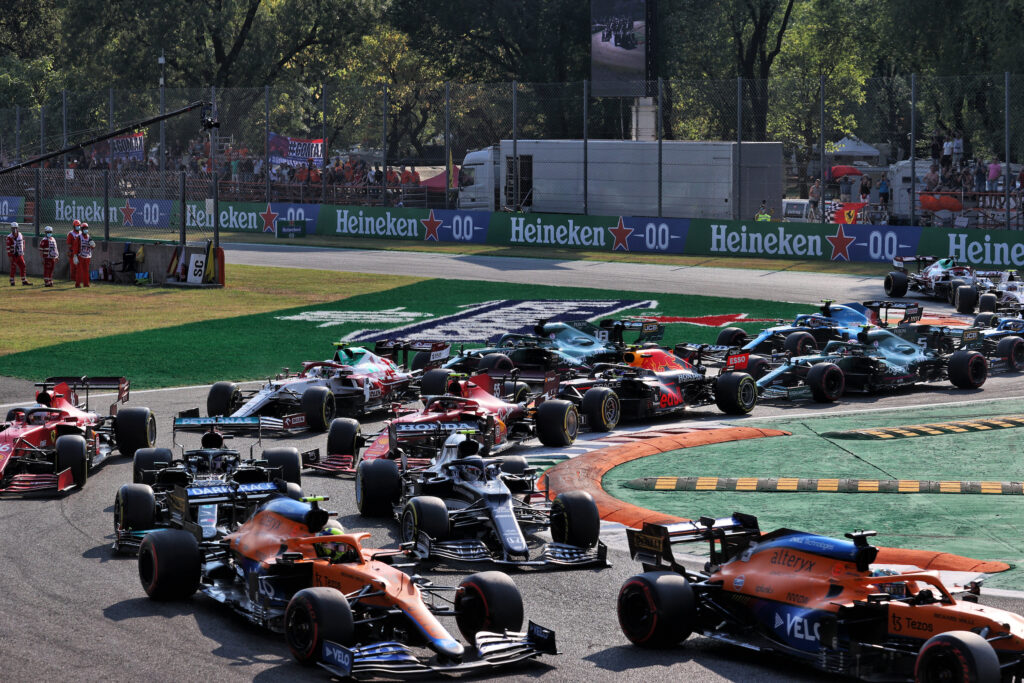 F1 | Mercedes, Hamilton perde posizioni nella Sprint Race: “Dovremo limitare i danni”