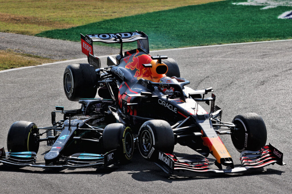F1 | Mercedes, Lewis Hamilton dopo il contatto: “Ho lasciato lo spazio all’esterno”