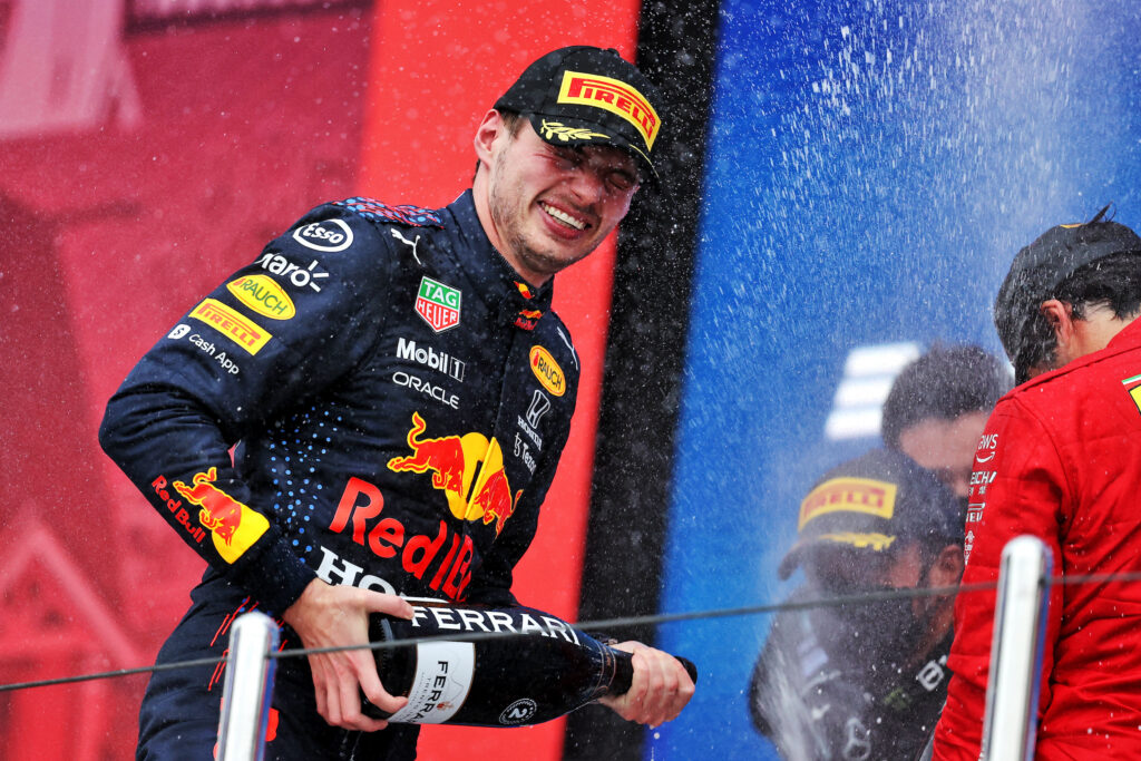 F1 | Red Bull, grande rimonta di Verstappen: “Abbiamo montato le intermedie al momento giusto”