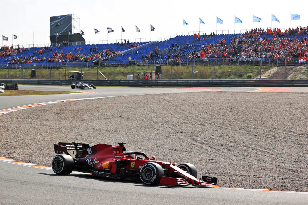 F1 | Ferrari, Leclerc e Sainz guidano il gruppo nelle FP2 di Zandvoort