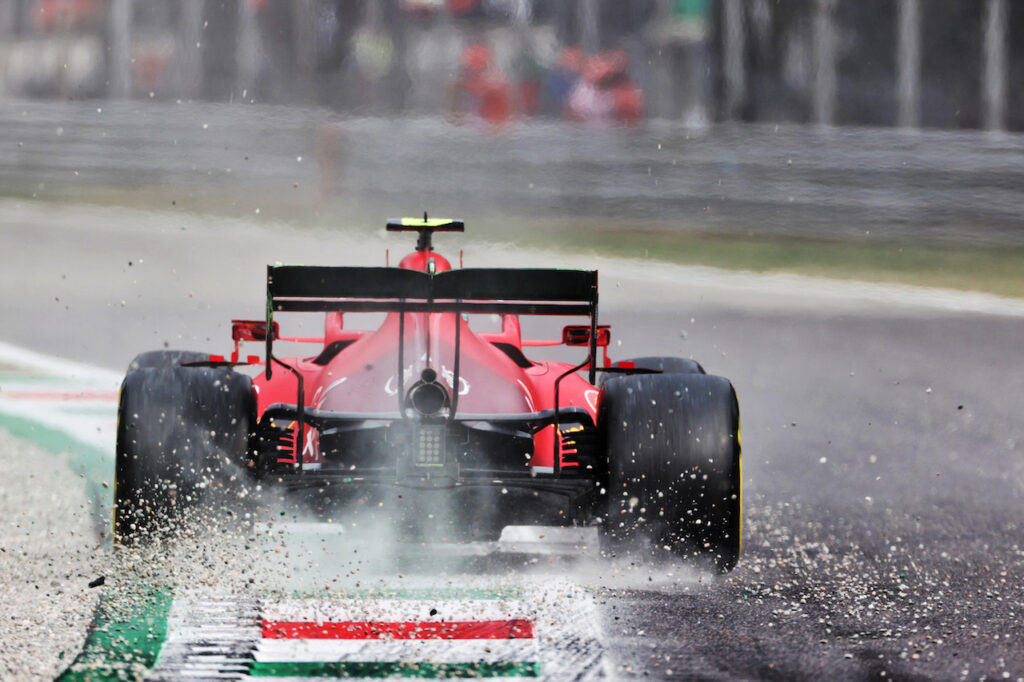 F1 | Ferrari, Sainz e Leclerc chiudono la qualifica del venerdì in quarta fila